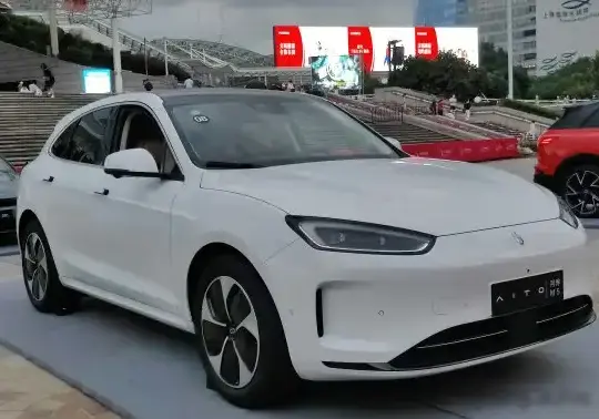 2022 AITO M5 - Photo 1