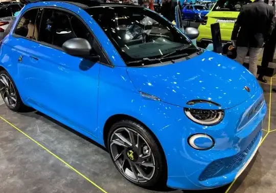 2023 Abarth 500e Cabriolet - Photo 1
