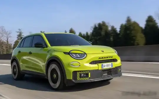 2025 Abarth 600e - Photo 1