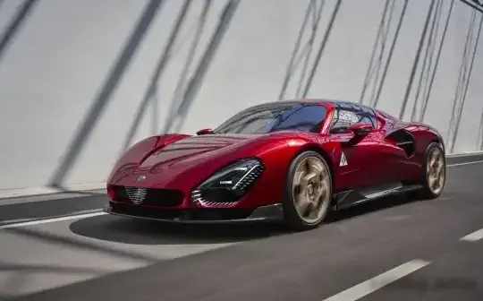 2024 Alfa Romeo 33 Stradale (2023) - Photo 1