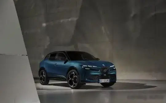 2024 Alfa Romeo Junior - Photo 1