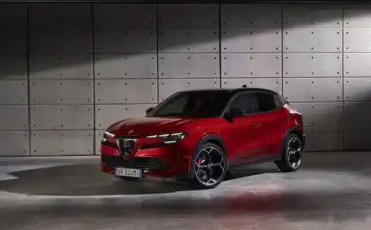 2024 Alfa Romeo Junior - Photo 1