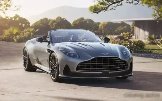 2024 Aston Martin DB12 Volante - Photo 1