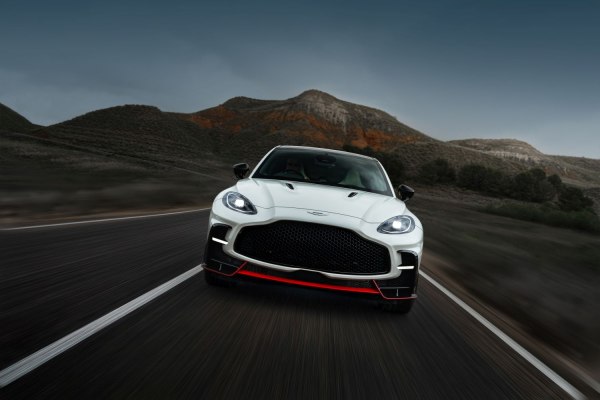 2020 Aston Martin DBX - Photo 1