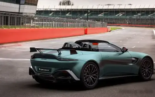 2020 Aston Martin V8 Vantage Roadster (2018) - Photo 1