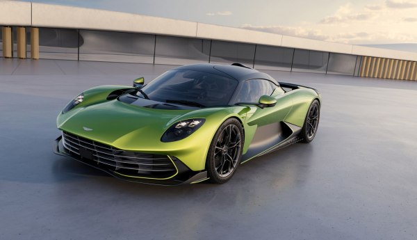 2025 Aston Martin Valhalla - Photo 1