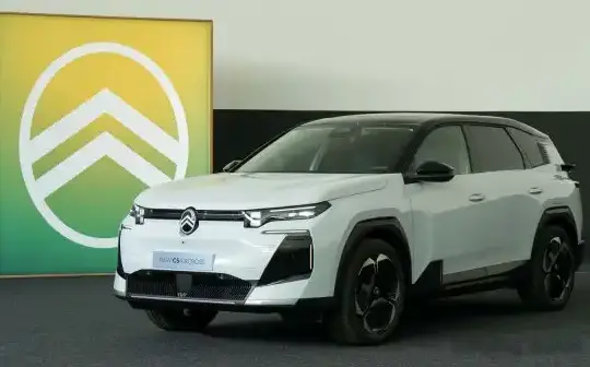 2026 Citroen C5 Aircross II (Phase I, 2025) - Photo 1