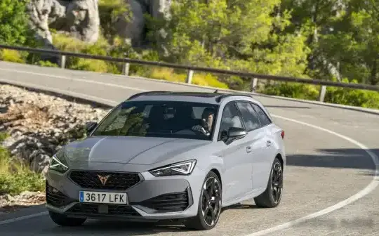 2021 Cupra Leon Sportstourer - Photo 1