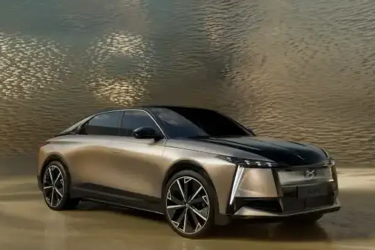 2025 DS N°8 - Photo 1