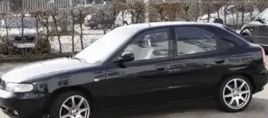 1997 Daewoo Nubira Hatchback (KLAJ) - Photo 1