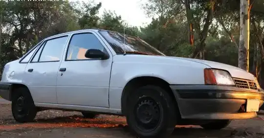 1994 Daewoo Racer Sedan - Photo 1