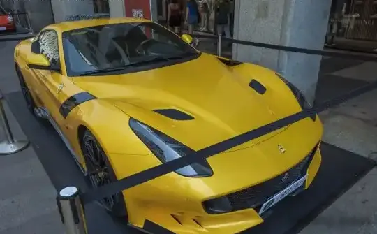 2016 Ferrari F12tdf - Photo 1