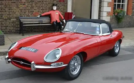1961 Jaguar E-type Convertible - Photo 1