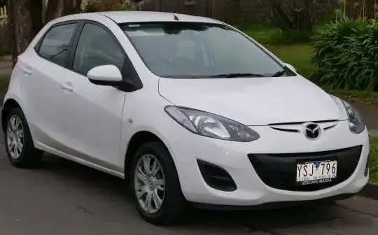 2010 Mazda 2 II (DE, facelift 2010) - Photo 1