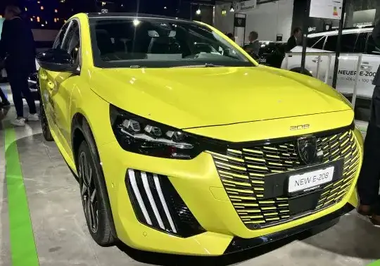 2024 Peugeot 208 II (Phase II, 2023) - Photo 1