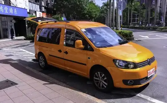 2010 Volkswagen Caddy Maxi III (facelift 2010) - Photo 1