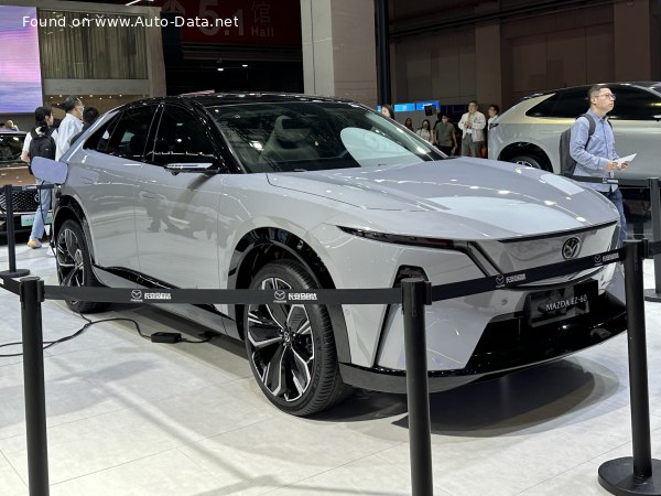 2025 Mazda EZ-60 - Photo 1