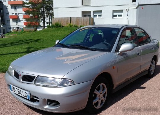 1995 Mitsubishi Carisma - Photo 1