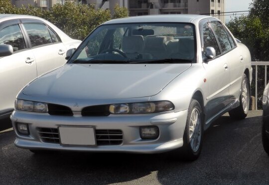 1992 Mitsubishi Galant VII - Photo 1