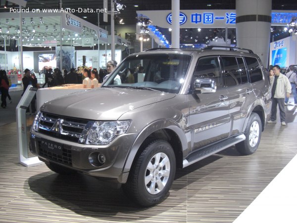 2012 Mitsubishi Pajero IV (facelift 2012) - Photo 1