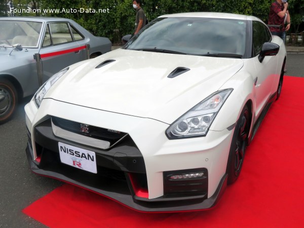 2011 Nissan GT-R (R35, facelift 2010) - Photo 1