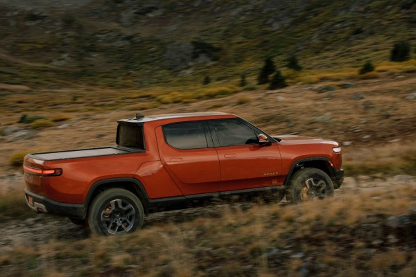 2022 Rivian R1T - Photo 1