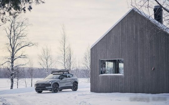 2025 Volvo EX30 Cross Country - Photo 1