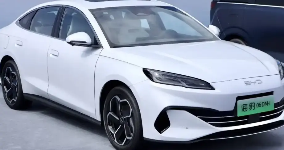 2024 BYD Seal 06 DM-i 1.5L 10.08 kWh (163 Hp) Plug-in Hybrid E-CVT