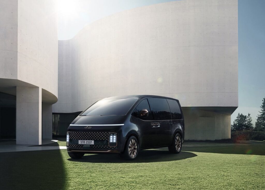 Hyundai Staria 1.6 T-GDI (225 Hp) Full Hybrid Automatic 9 Seat