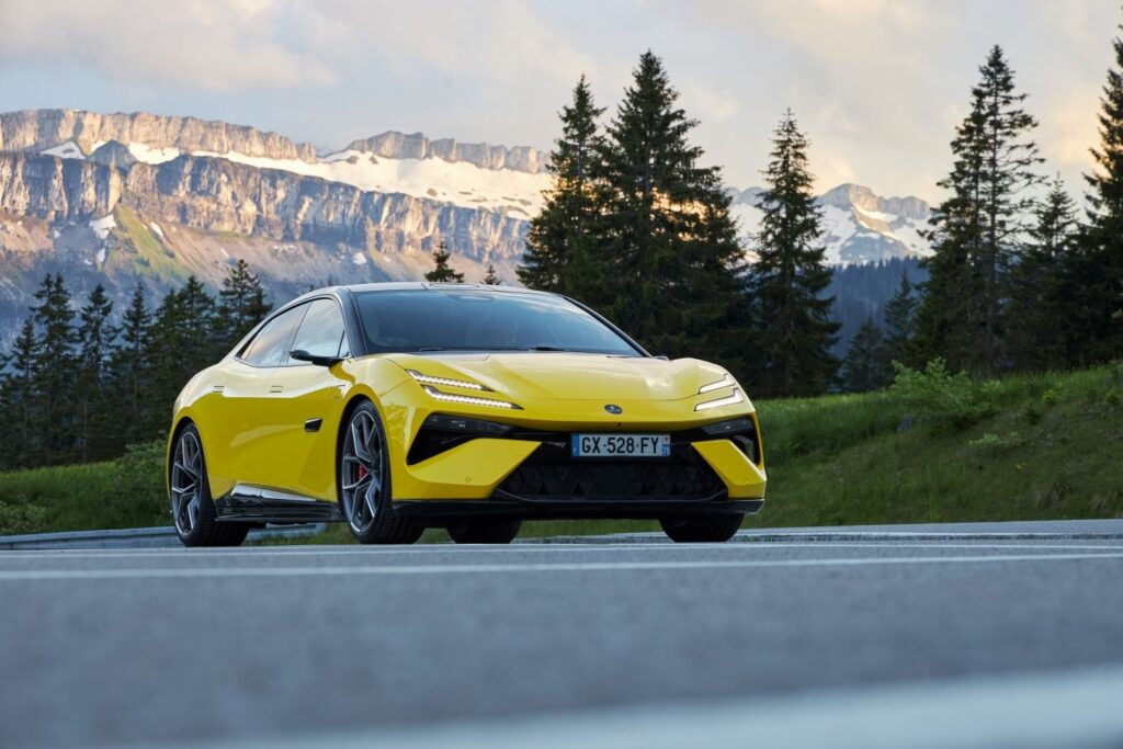 Lotus Emeya R 102 kWh (918 Hp) AWD Electric