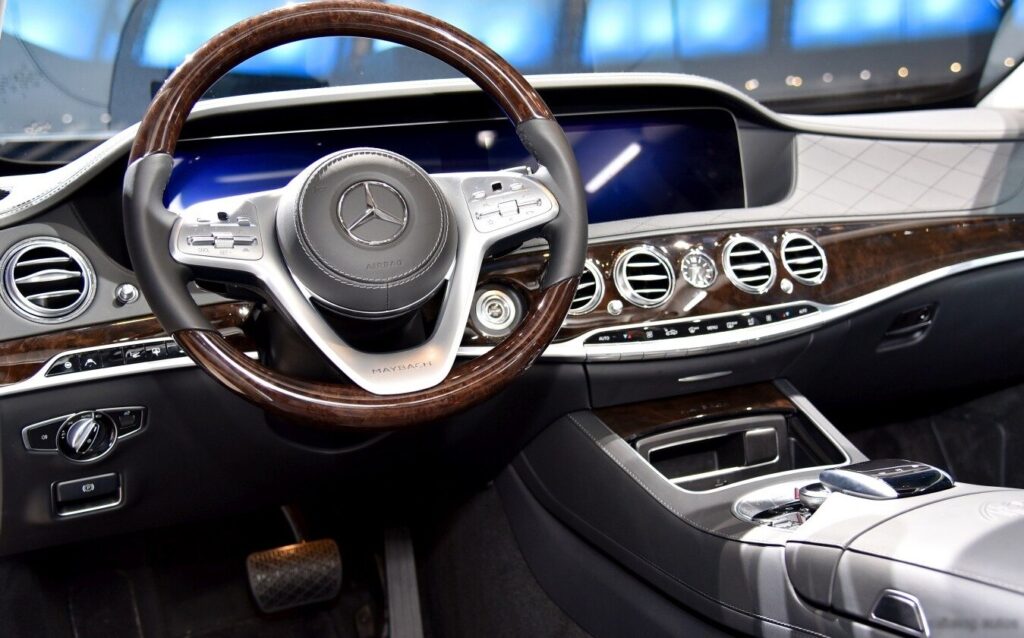 Mercedes-Benz Maybach S-class (X222 facelift ) S 560 V8 (469 Hp) 4MATIC G-TRONIC