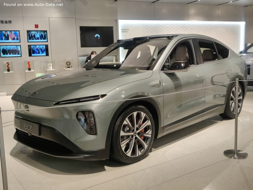 NIO EC7 Standard Range 75 kWh (653 Hp) i4WD Electric