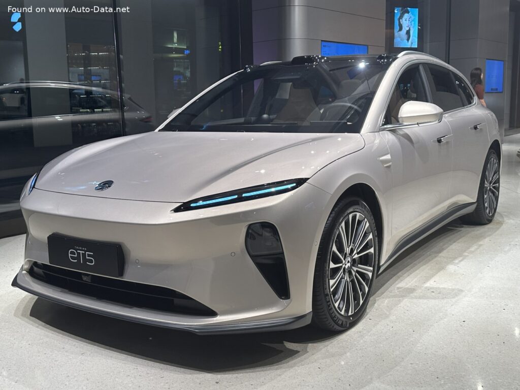 NIO ET5 Touring Long Range 100 kWh (490 Hp) i4WD Electric