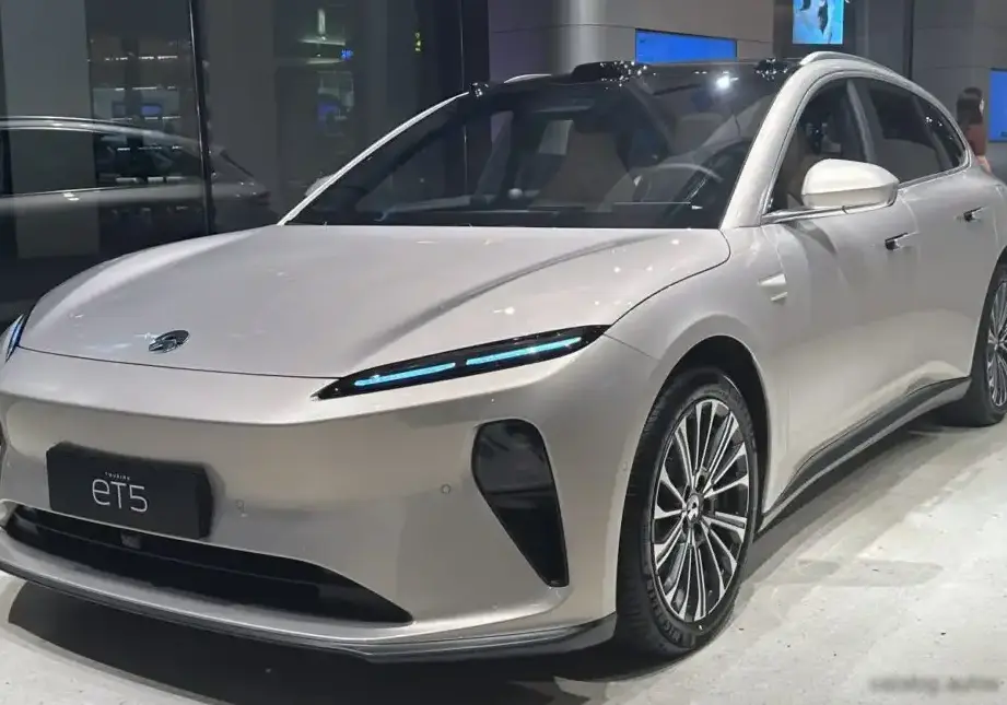 2023 NIO ET5 Touring Long Range 100 kWh (490 Hp) i4WD Electric