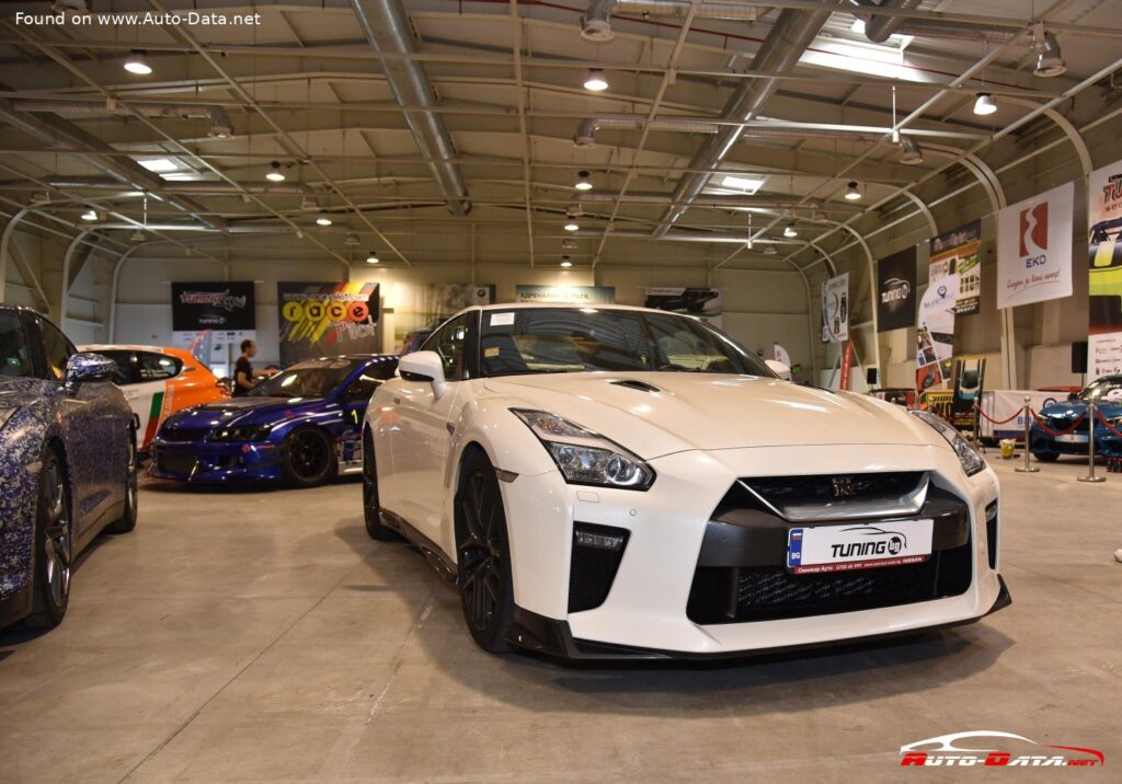 Nissan GT-R (R35 facelift ) 3.8 V6 (570 Hp) AWD DCT