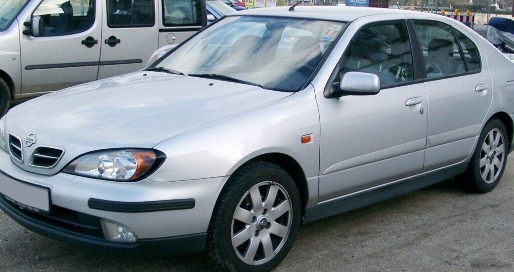 Nissan Primera Hatch (P11) 1.6 16V (99 Hp)