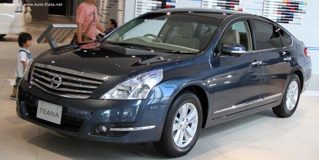 Nissan Teana II 2.5i V6 24V (182 Hp)