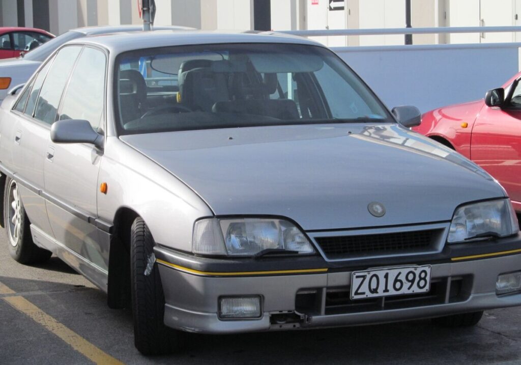 Opel Omega A 1.8 (90 Hp)