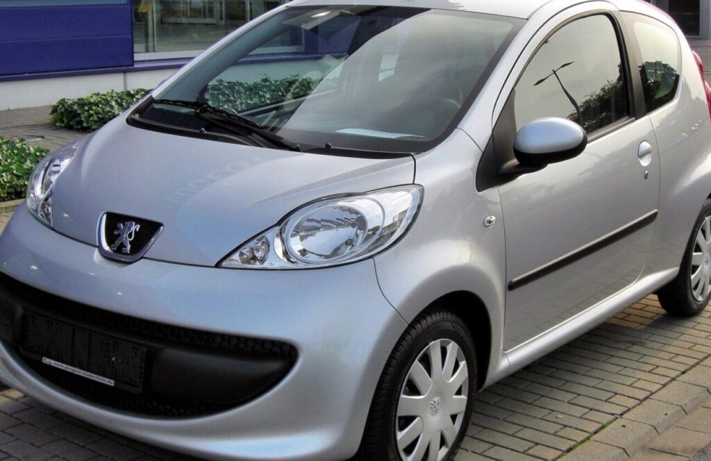 Peugeot 107 (Phase I ) 3-door 1.0 (68 Hp) 2-Tronic