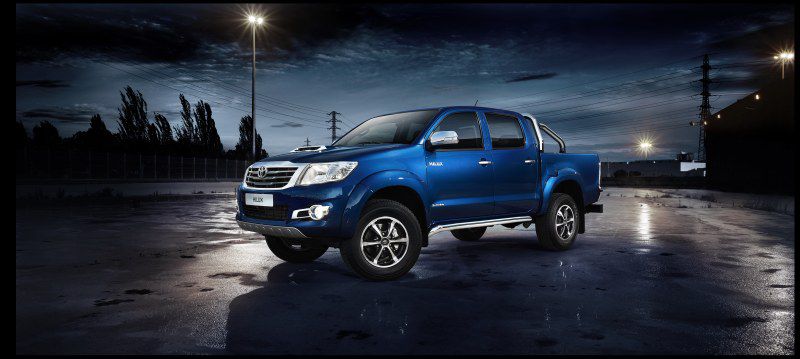 Toyota Hilux Double Cab VII (facelift ) 2.5 D-4D (144 Hp) 4WD