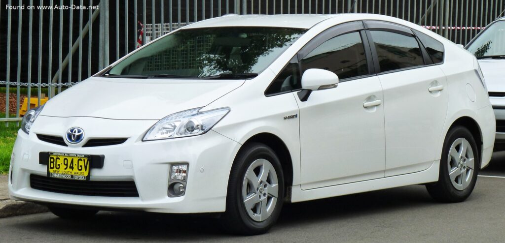 Toyota Prius III (ZVW30) 1.8 VVT-i (136 Hp) Hybrid e-CVT
