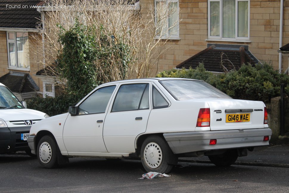 Vauxhall Astra Mk II Belmont 1.3S (75 Hp)
