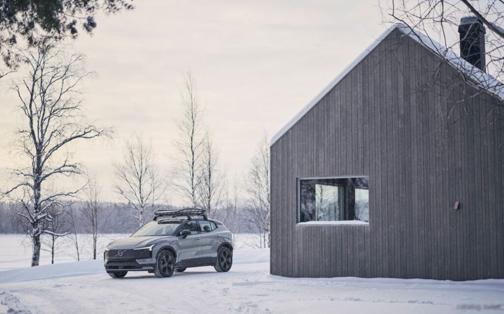 Volvo EX30 Cross Country 69 kWh (428 Hp) AWD Twin Motor Performance